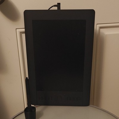 Wacom Intuos Pro Medium PTH-651 Graphics Tablet Wired with Pen