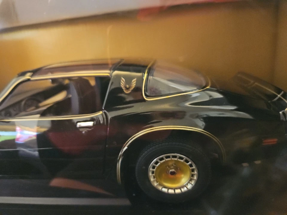 1977 Pontiac Trans Am Smokey & Bandit 1 18 Greenlight 19025 Movie Car - Image 4 of 4