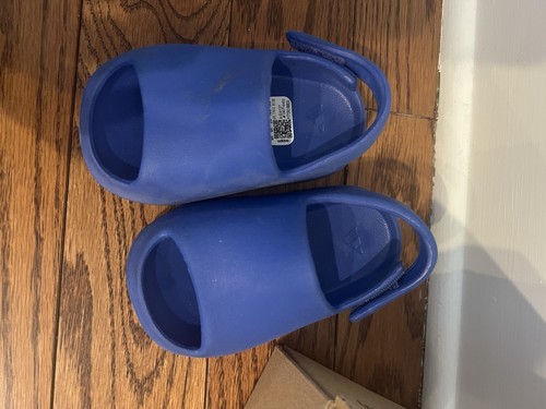 Blue Infant Yeezy Slides Size 6K (preowned) - Picture 2 of 4
