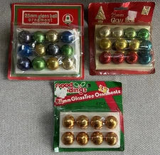 Lot of 32 Small Vintage Christmas Glass Ornaments 25mm 1 Inch Balls