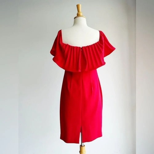 BADGLEY MISCHKA Cocktailkleid Kirschrot Schulterfrei Rüschenärmel 4 - Bild 5 von 7