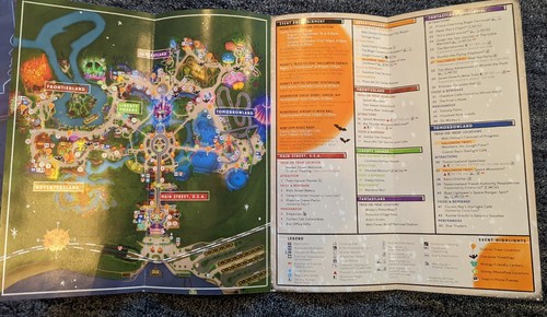 2022 Disney Mickey’s Not So Scary Halloween Party 9x12 & Bag & Map - Picture 6 of 7