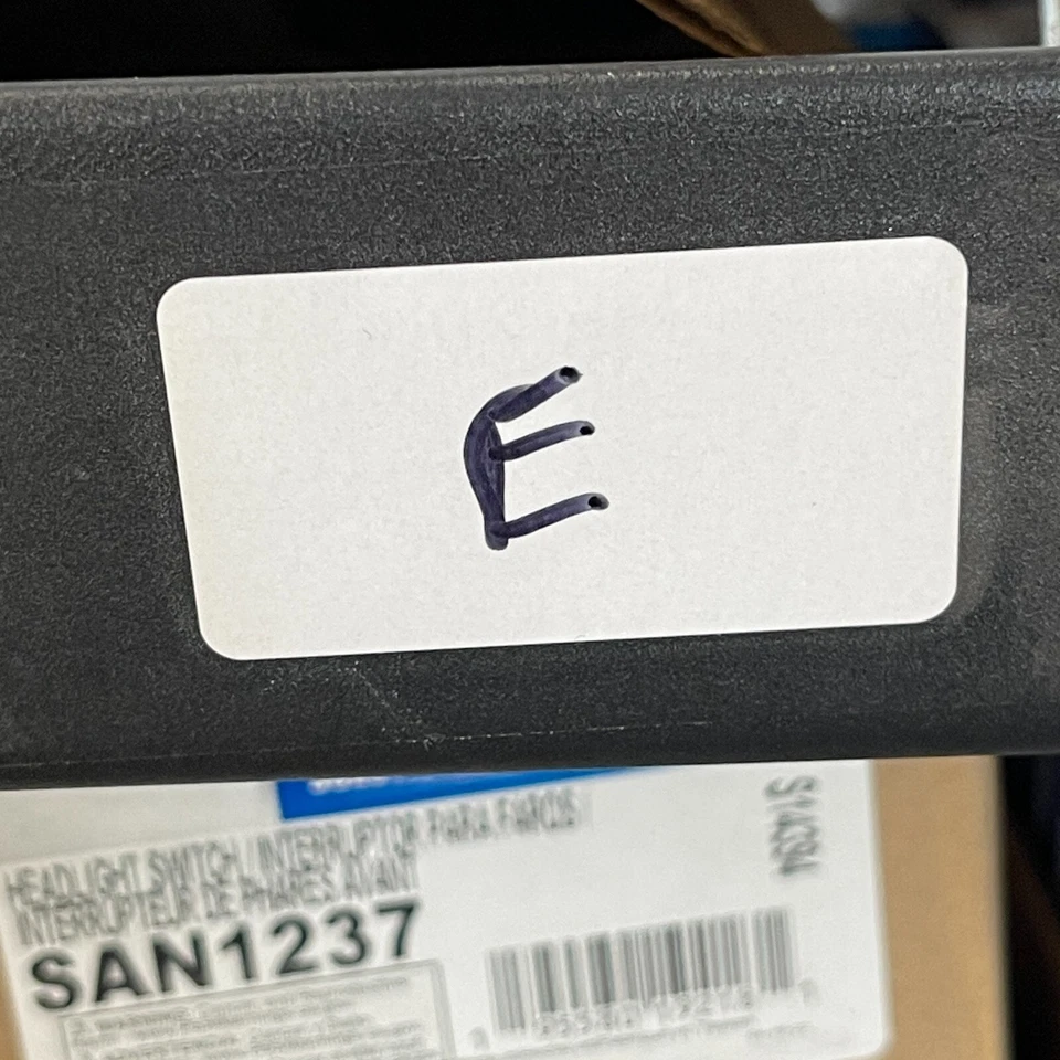 Solenoide de ventilación de bote de vapor Carquest Valve CPC1006 Foto 3 de 3