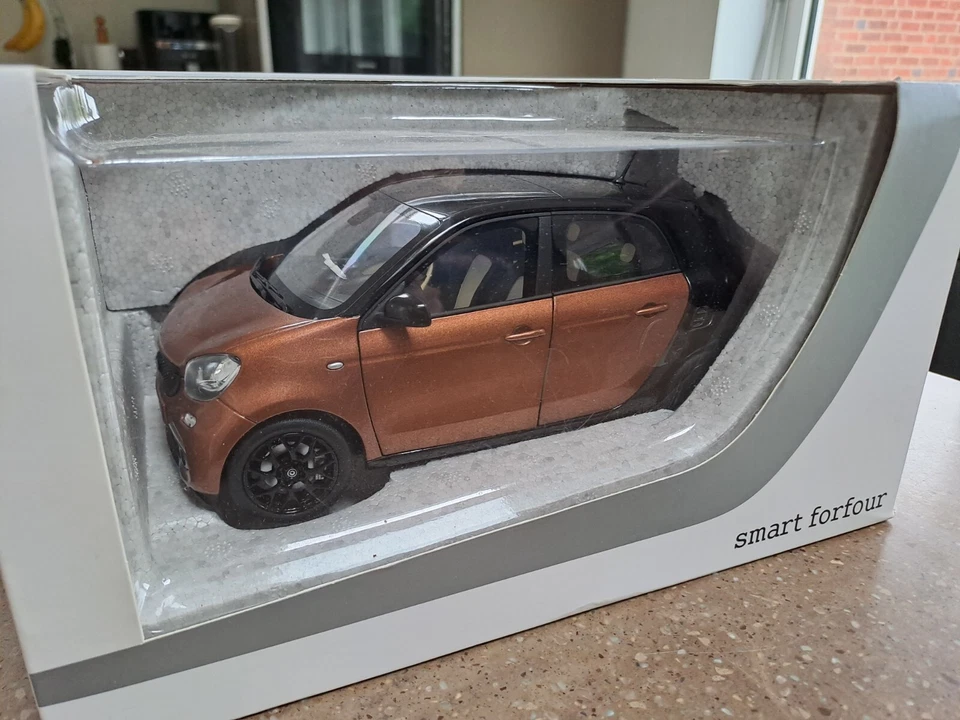 Smart Forfour 2014 - norev 1/18 metallic brown - dealer box - Image 3 of 4