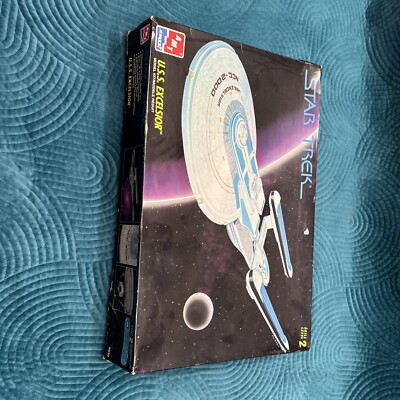Star Trek U.S.S. Excelsior - 1994 Model 6630 - AMT ERTL
