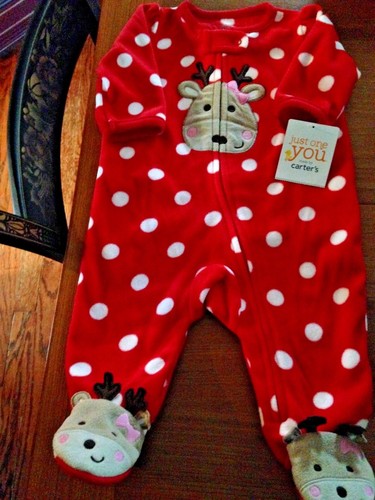 Carters Pyjama rot gepunktet Fleece mit Füßen und Rentierapplikation neu mit Etikett 3 Monate - Bild 2 von 2