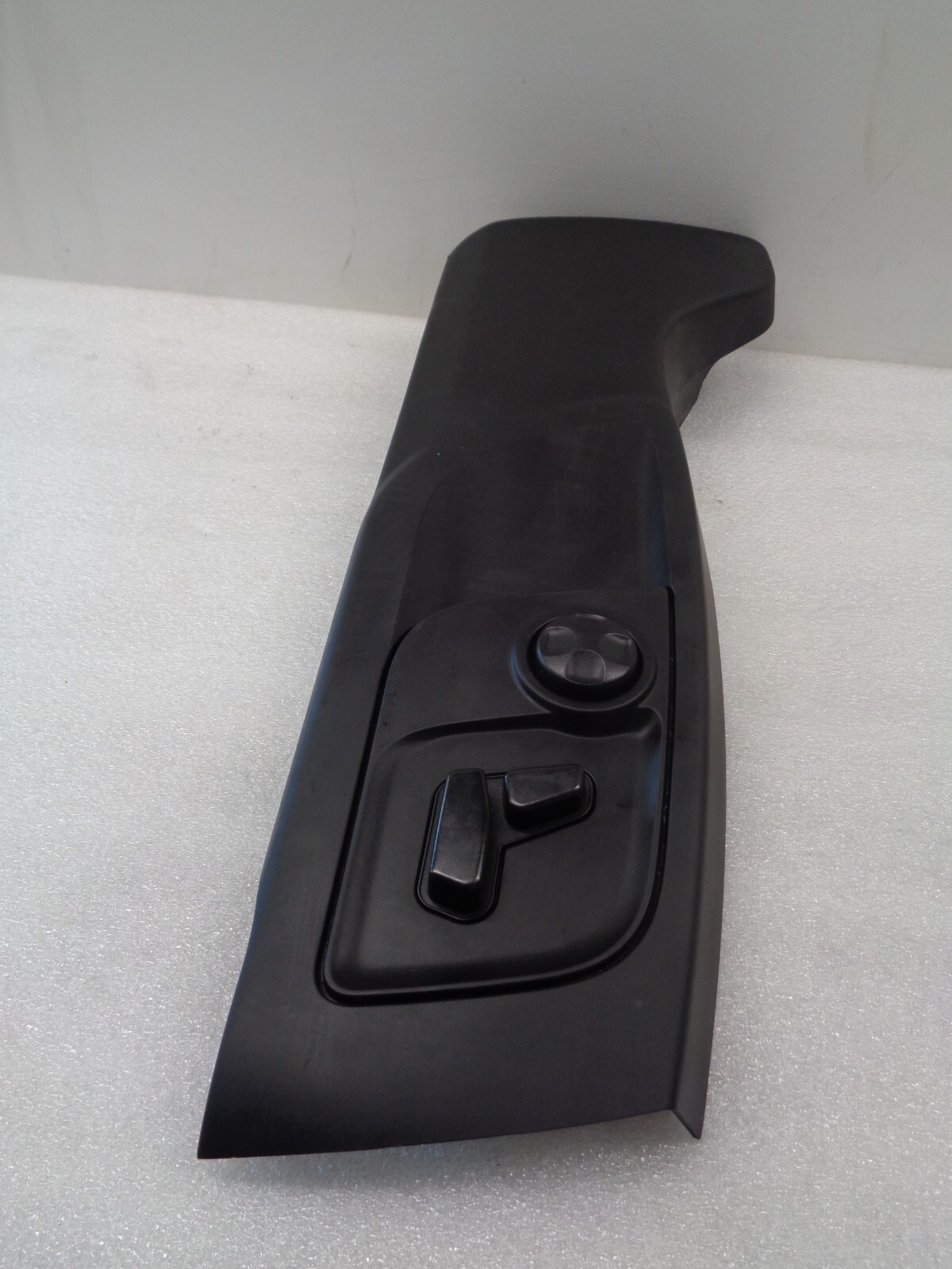 14-17 Maserati Ghibli Front Right Side Seat Switch Cover Trim Black OEM AK240251