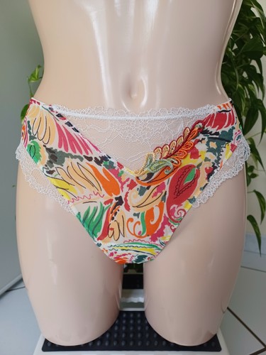 String Lise Charmel Modèle Love En Fleur - Taille 4 - Neuf Avec Étiquettes - Référence ACA0006