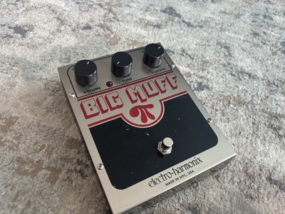 Electro Harmonix Big Muff Pi Fuzz Guitar Effects Pedal Battery Operated