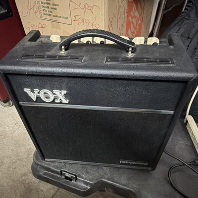 Vox Valvetronix VT40+ Modeling Combo Guitar Amplifier 40W 1Spkr 1Ch 8 Ohm