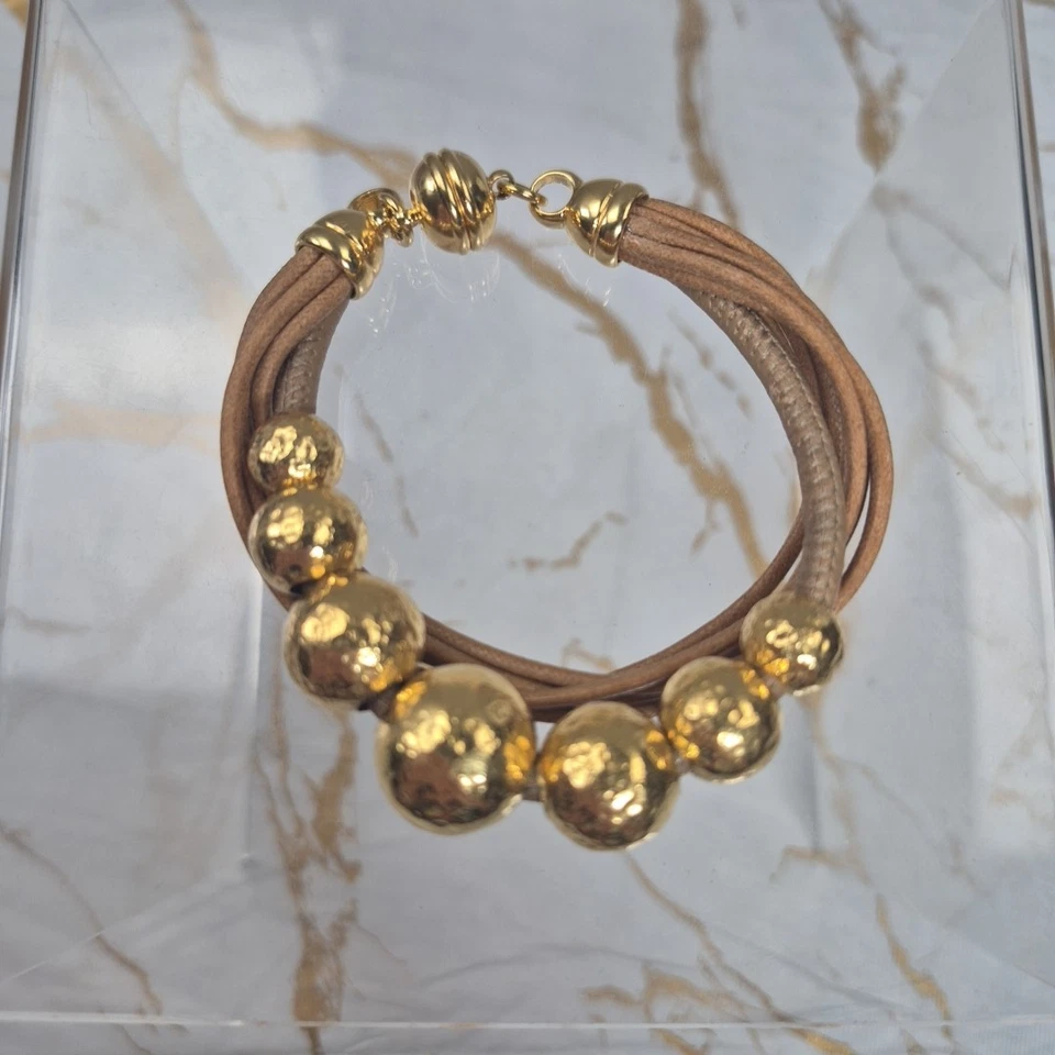 Brazalete moderno de cuero Italia con cuentas texturizadas enchapado en oro amarillo bronce de bronce 7,5 Foto 3 de 4
