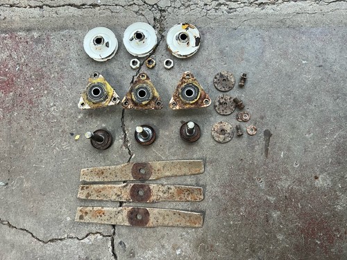 3 JOHN DEERE 39 MOWER DECK SPINDLES HUBS Pulleys 110 112 210 212 214 216