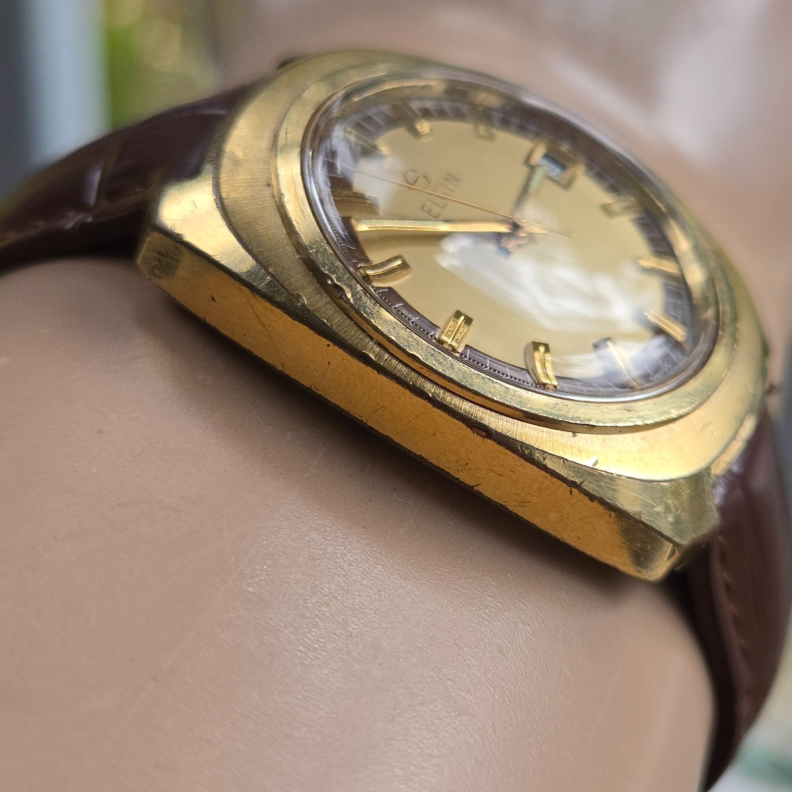 Vintage ELGIN men's manual wind watch Date Two-tone dial swiss 1970s