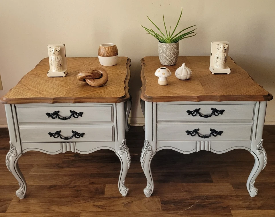 Juego de mesita de noche provincial francesa de 2 piezas Foto 2 de 4