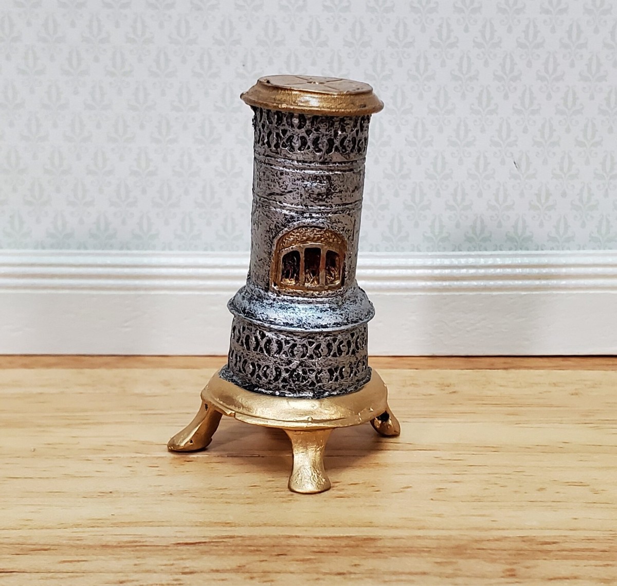 Dollhouse Victorian Flat Iron - 1:24 Scale Miniature Kitchen Accessory