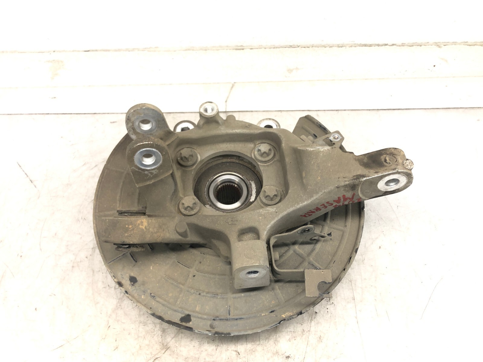 2017-2020 MASERATI LEVANTE 3.0L LEFT DRIVER REAR SPINDLE KNUCKLE HUB OEM