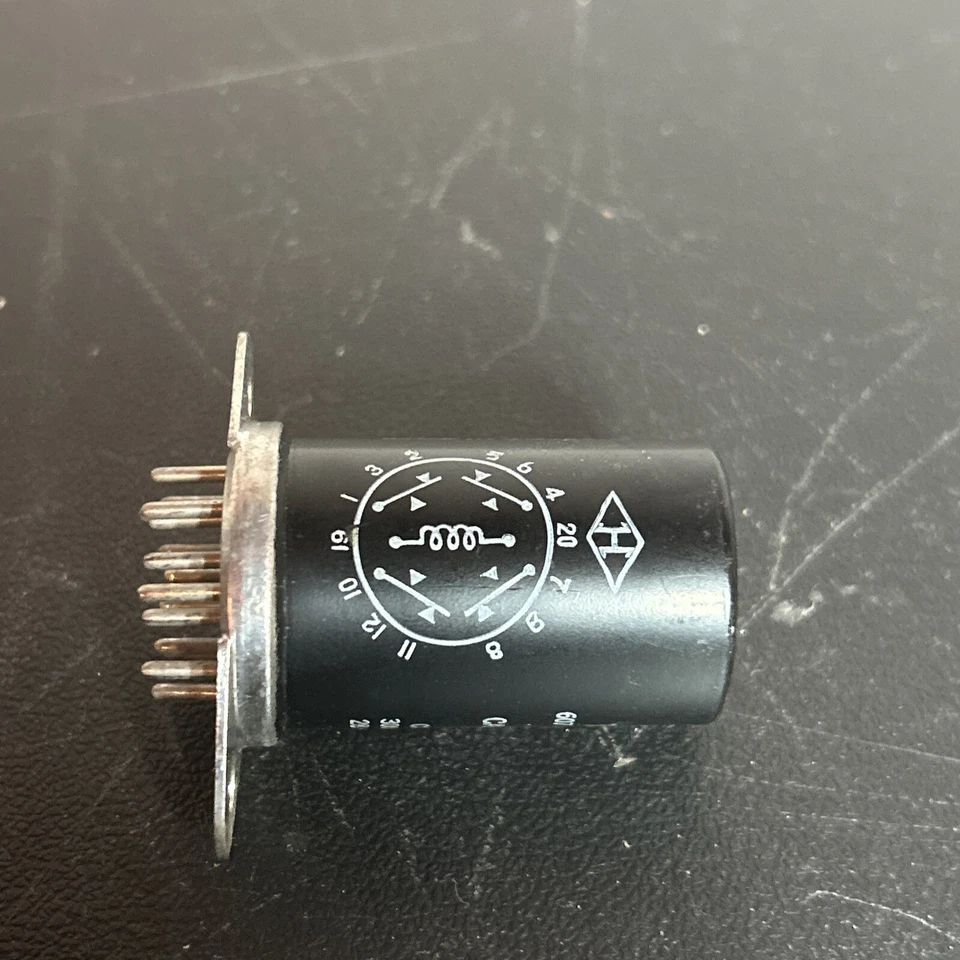 HART MFG. R130B1P1C607 4PDT RELAY 300 OHMS 28 VDC (untested) - Image 3 of 4