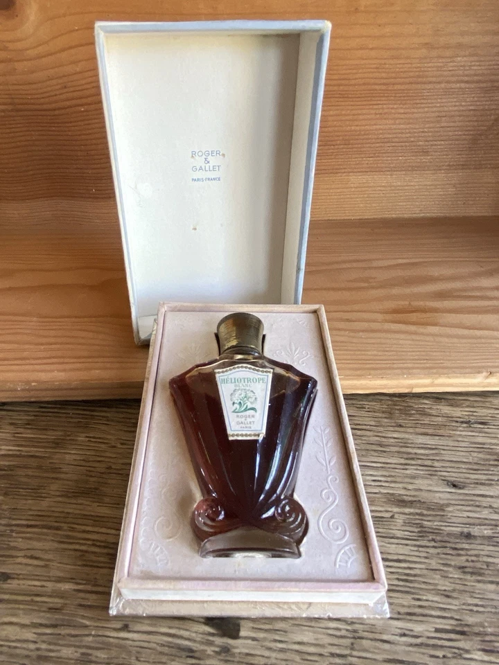 Parfum Heliotrope blanc Roger & Gallet, dans sa boîte d'origine. - Photo 1/4