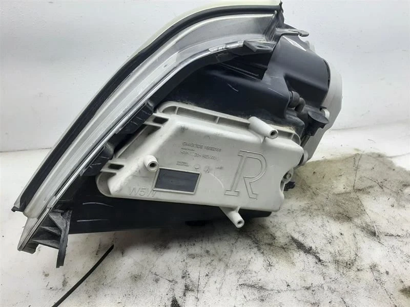 05-11 CADILLAC STS Passenger Right Headlight Halogen 20836120 - Image 4 of 4