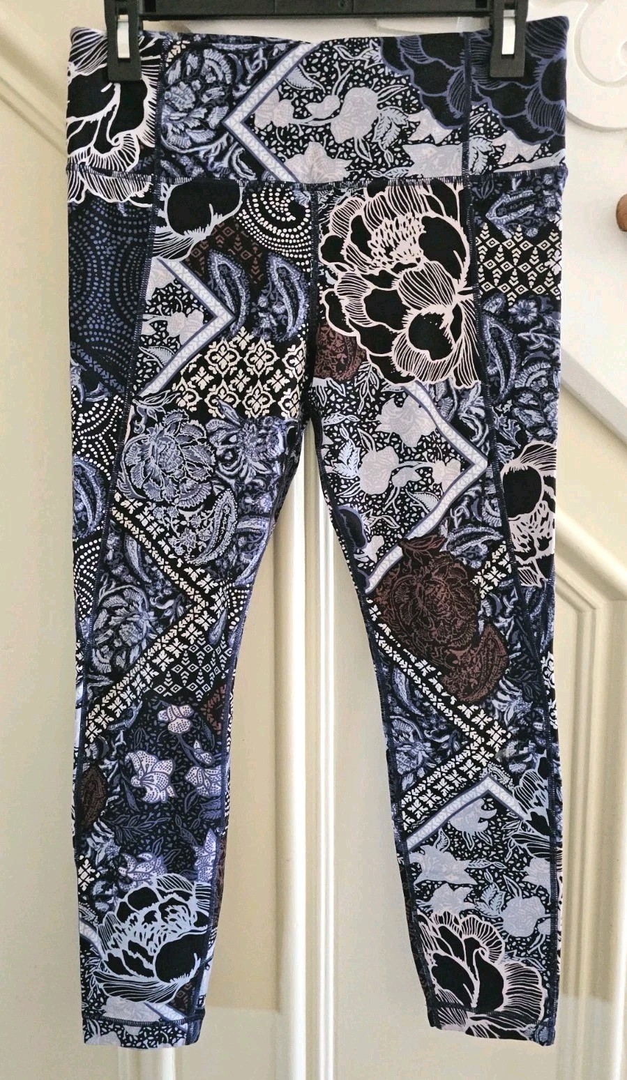 EUC ATHLETA Patchwork Salutations 7/8 Leggings Na… - image 1