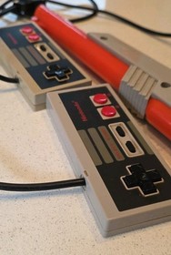 Nintendo 1985 Controllers For NES Console X 2 And 1 X 1985 Zapper Vgc Original 