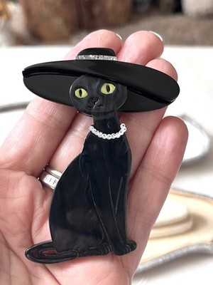 Schöne schwarze Katze mit Hut und Perlen große Acryl Kostüm Brosche - Brandneu