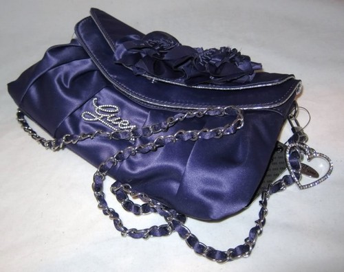 $85 GUESS Preziosa Evening Bag Purse Flap Clutch Sac Chain Heart Charm Satin New - Picture 4 of 11