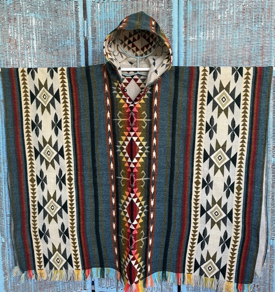 Wholesale Lot 10 Alpaca Ponchos delivery in 1 day, made of llama wool yarn - Image 3 of 4