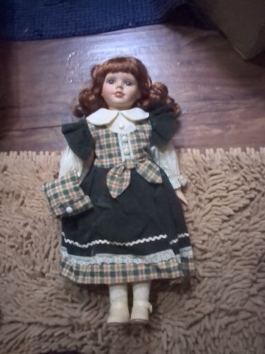 Porzellanpuppe