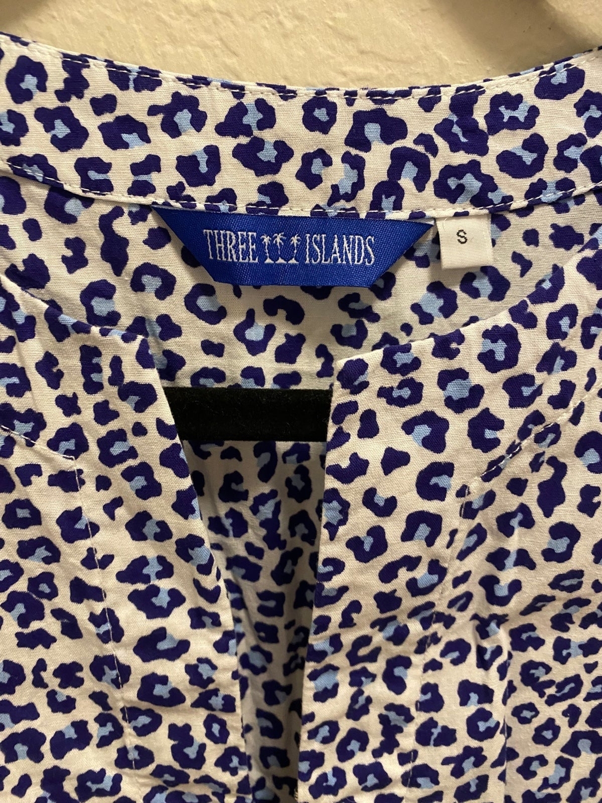 Three Islands Leopard Print Split Neck Shift Dres… - image 4