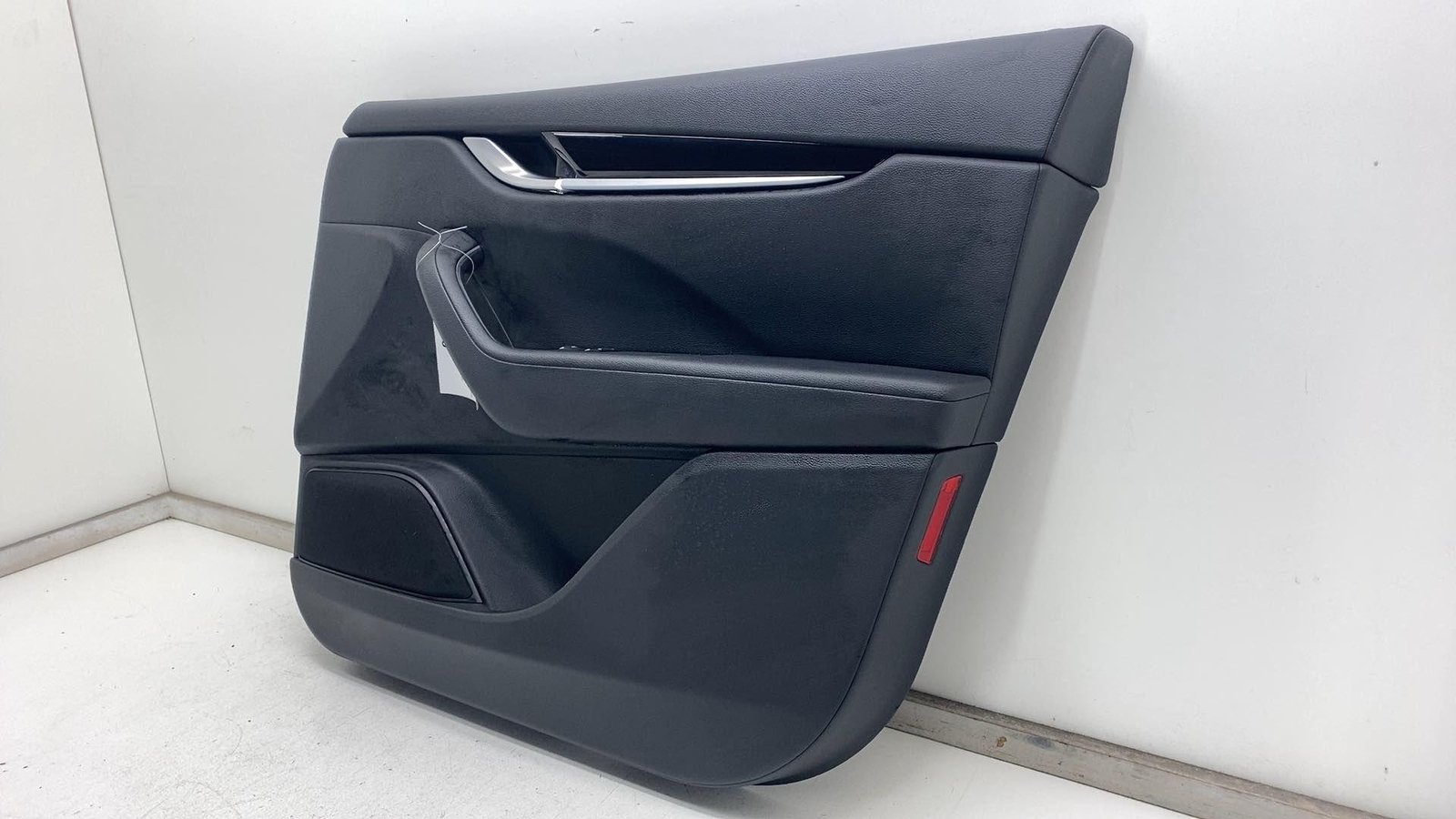 ⭕ 2017-2022 Maserati Levante Front Right Interior Door Trim Panel Assembly Black