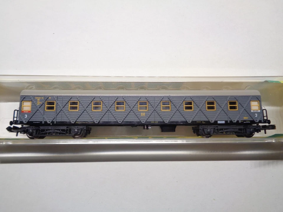 MINITRIX 13335 Behelfspersonenwagen DR 3.Klasse OVP (14681)