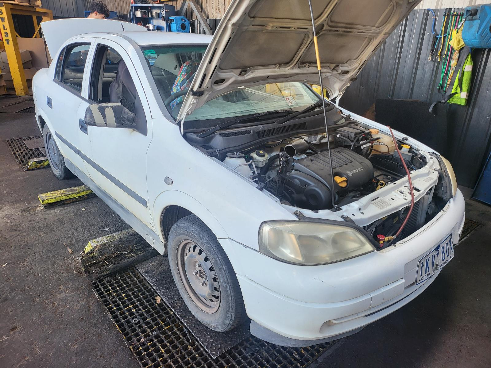 Holden Astra Left Head Light TS 09/1998-10/2006 - thumbnail 9