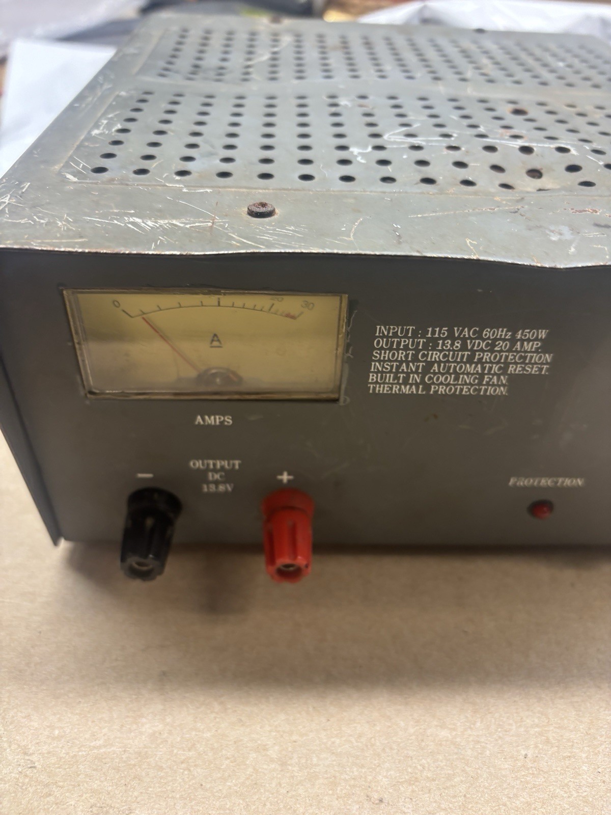 PYRAMID GOLD   PS-21K  POWER SUPPLY  20A   12 VDC - WORKS , METER STUCK !