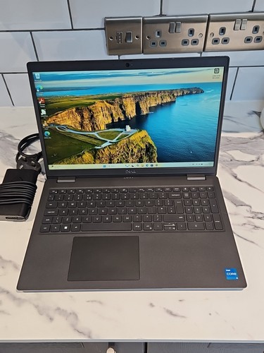 Excellent Dell Latitude 3520 15.6" Laptop i5 11th Gen / 16gb/ 512nvme