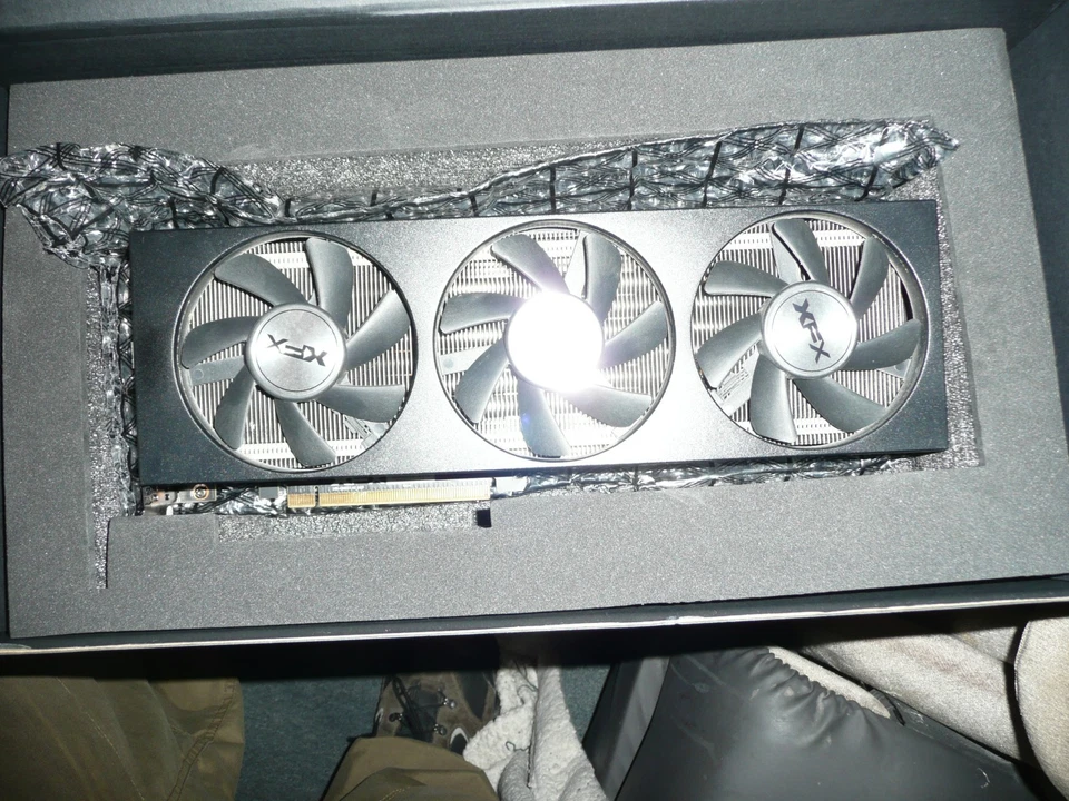 XFX Radeon R9 Fury 4GB (it's a 4GB VEGA) - Image 2 of 4