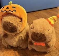 2 Capybara Plush s. Happy Birthday Halloween