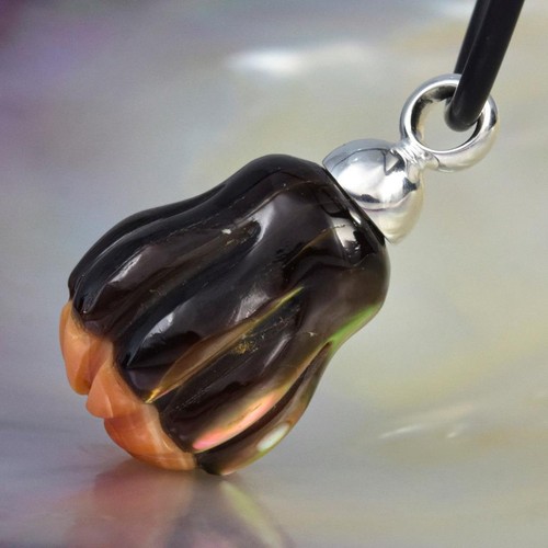 Gum Tree Flower Colgante Tallado a Mano Multicolor Concha & Plata de Ley 6.18g - Imagen 2 de 14