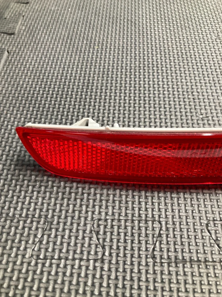 09-18 Subaru Forester Driver Rear Left Side Bumper Reflector Lamp OEM 84281SC010 - Image 2 of 4
