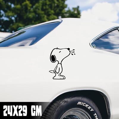 AUTO AUFKLEBER ''SNOOPY STRECKT ZUNGE RAUS'' 24x29CM PEANUTS STICKER TUNING #0178