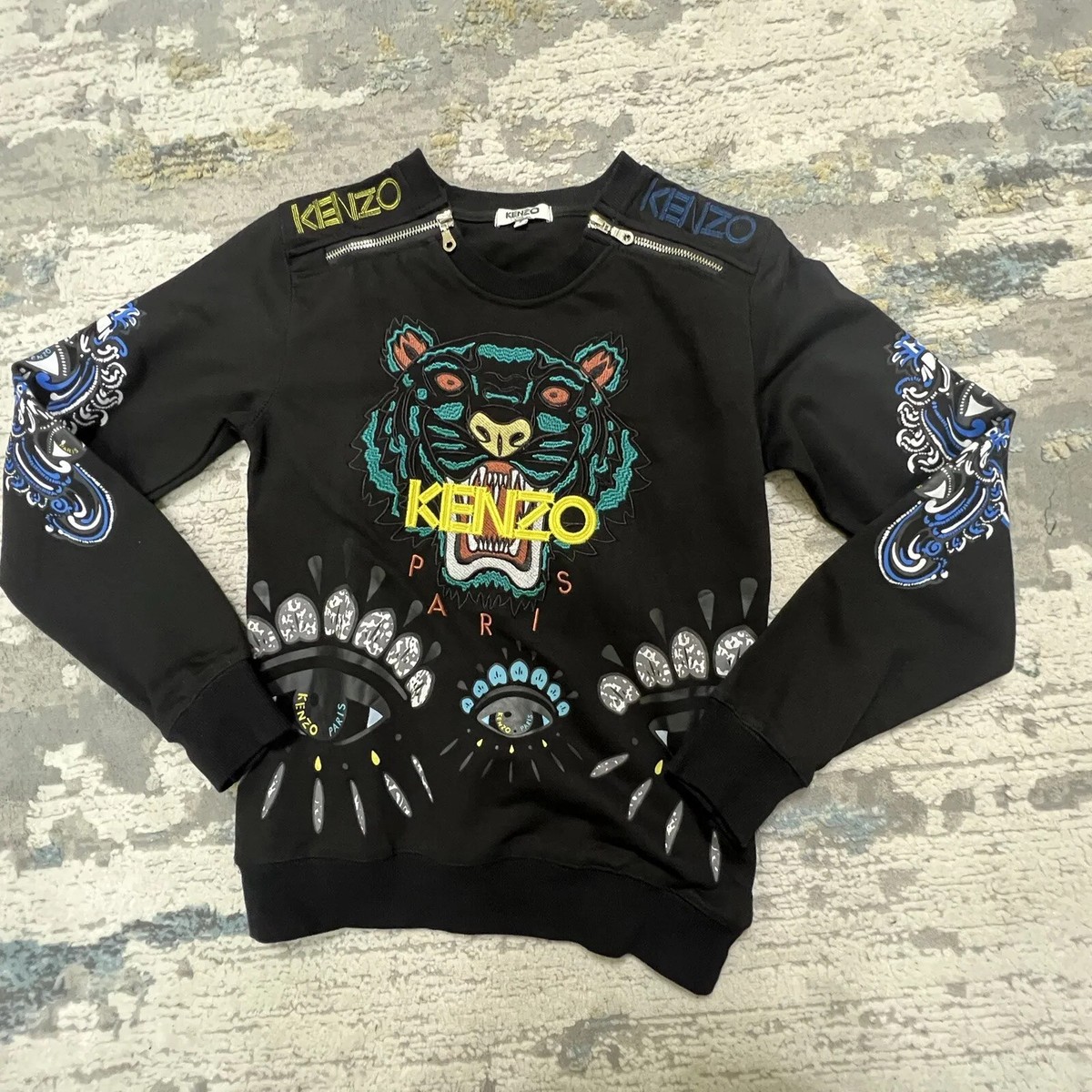 Off-The-Shoulder Zip-Embroidered Long-Sleeved Sweatshirt Off-The-Shoulder Zip-Embroidered Long-Sleeved Sweatshirt