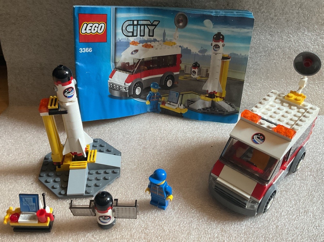 Lego City 3366 Space Satellite Launch Pad Complete With Instructions