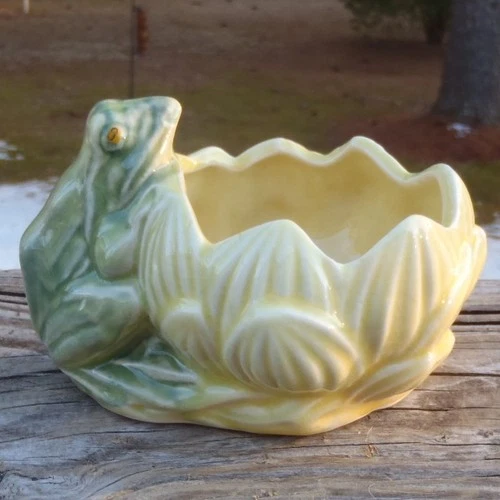 Vintage Antique Unmarked McCoy Pottery  Green & Yellow FROG AND LOTUS Planter NR