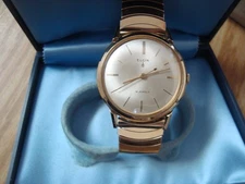 VINTAGE WIND UP ELGIN ,   RUN GREAT.LIKE NEW