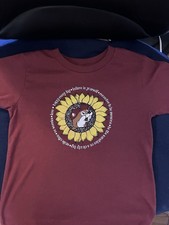 Buccees Kids Size 5 Burgundy T-shirt. Clean And Smoke Free