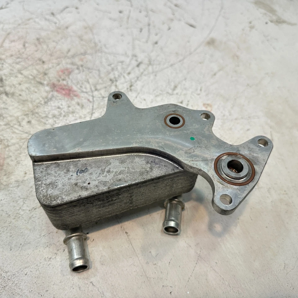 Volkswagen Passat 2015-2022 2,0 L transmisión automática enfriador de aceite OEM Foto 3 de 4