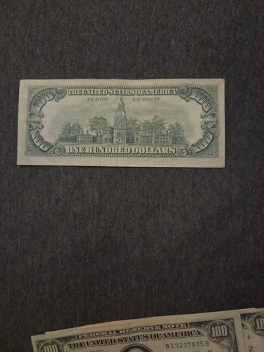 Lightly Circulated Small Head $100 bill (One Hundred Dollar Bill) - Series 1977 - Picture 2 of 2