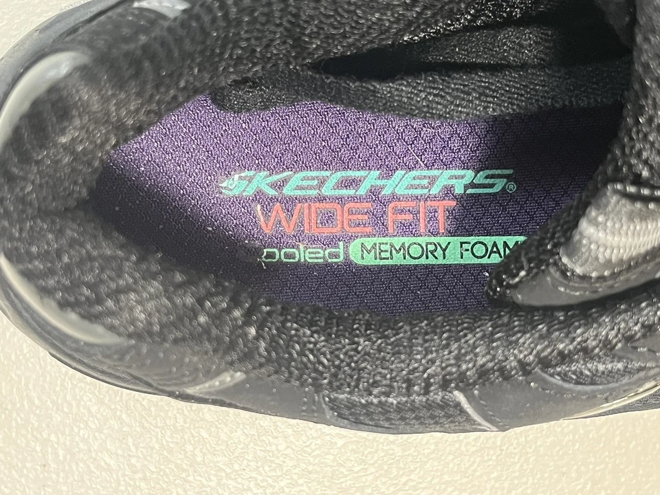 Espuma de memória feminina SKETCHERS D’Lites refrigerada a ar US7 preta SN 11930EW - Imagem 2 de 4