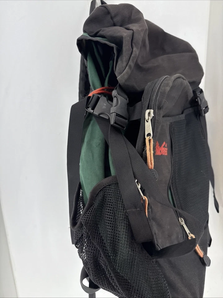 Mochila REI vintage años 80. Mochila de senderismo vintage usada para escuela y senderismo. Foto 3 de 4