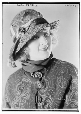 Photo:Alma Francis Portrait Hat 1920s